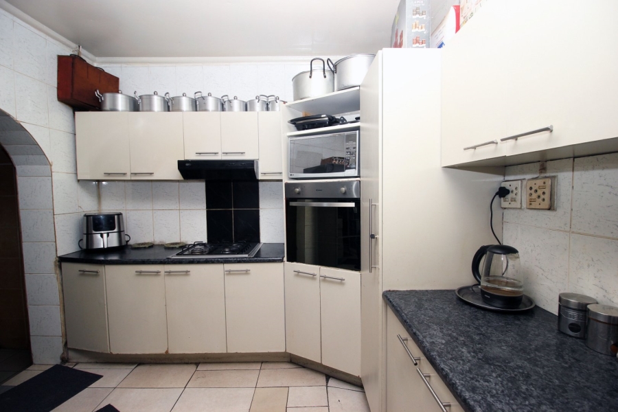 3 Bedroom Property for Sale in Silvertown Western Cape